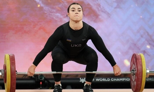Squat Jerk VS Split jerk: The Iryna Dombrovska Dilemna