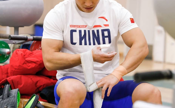 Wrist Wraps for Weightlifting: When Should You Use Them?