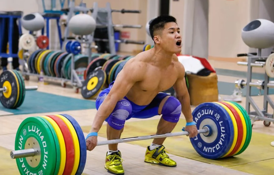 Lu Xiaojun: The Weightlifter Behind the Brand